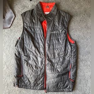 Men’s eddie Bauer medium puffer vest